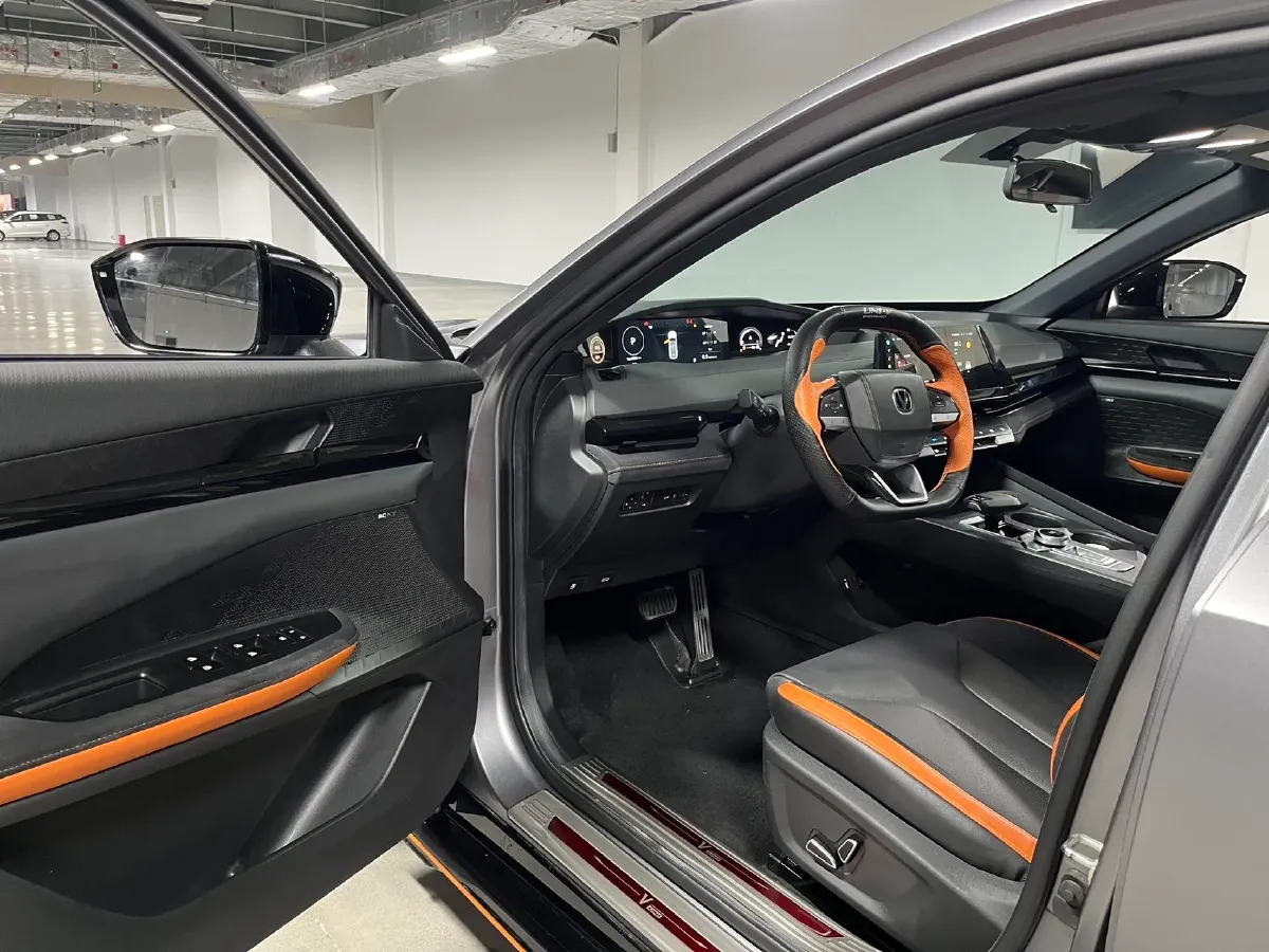 2022 ChangAn UNI-V 2.0T 233HP L4 8AT,autocango,china used car exporter,china ev exporter,chinese used car exporter,chinese used ev exporter