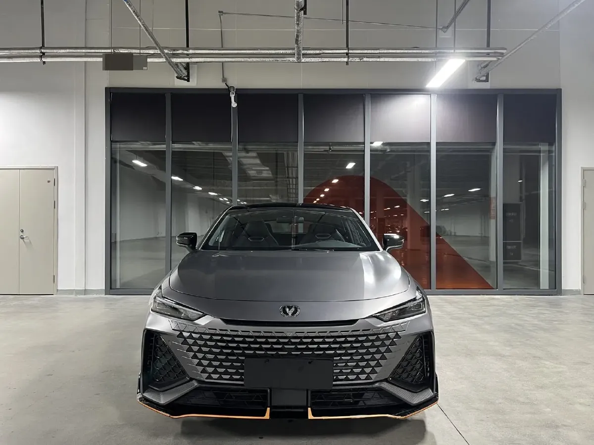 2022 ChangAn UNI-V 2.0T 233HP L4 8AT,autocango,china used car exporter,china ev exporter,chinese used car exporter,chinese used ev exporter