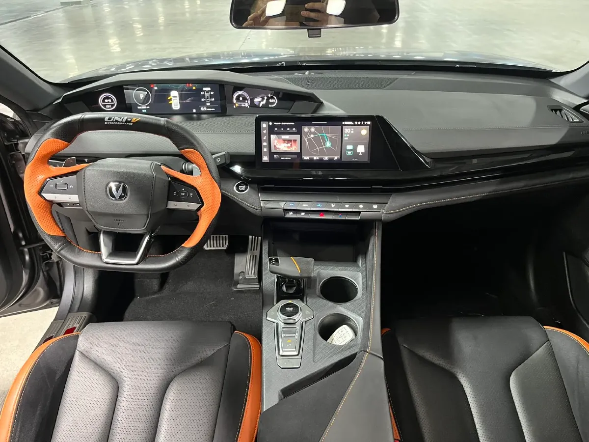 2022 ChangAn UNI-V 2.0T 233HP L4 8AT,autocango,china used car exporter,china ev exporter,chinese used car exporter,chinese used ev exporter