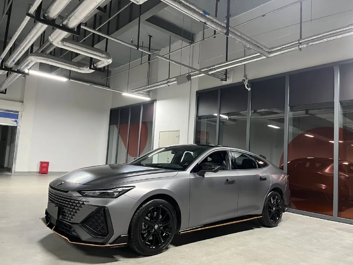 2022 ChangAn UNI-V 2.0T 233HP L4 8AT,autocango,china used car exporter,china ev exporter,chinese used car exporter,chinese used ev exporter