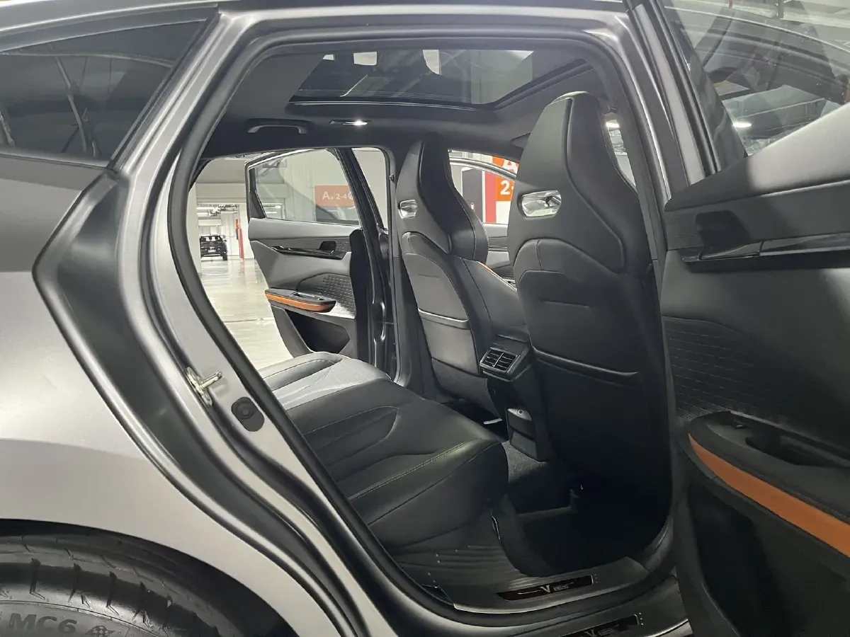 2022 ChangAn UNI-V 2.0T 233HP L4 8AT,autocango,china used car exporter,china ev exporter,chinese used car exporter,chinese used ev exporter