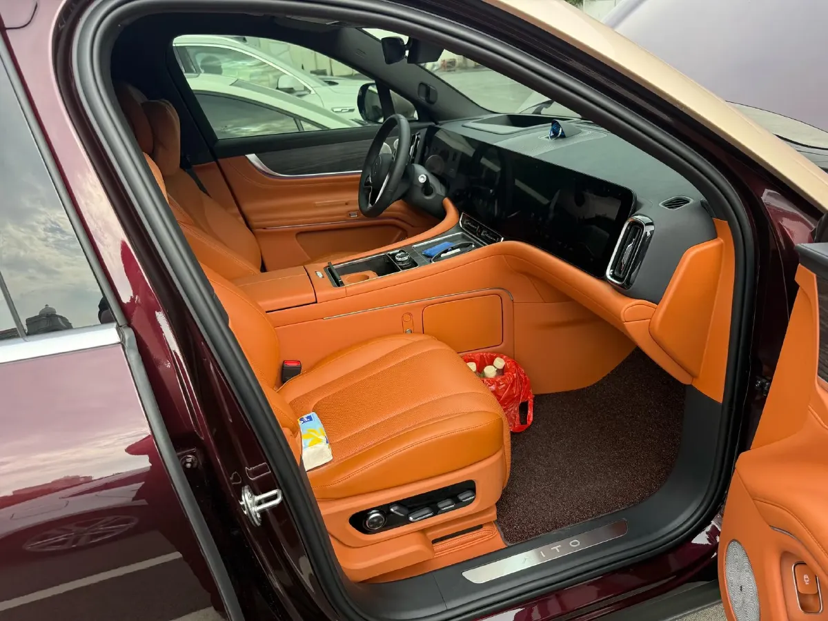 2025 AITO AITO M9 REEV 160HP REEV 52KWH,autocango,china used car exporter,china ev exporter,chinese used car exporter,chinese used ev exporter