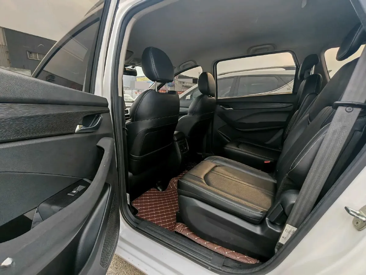 2019 BaoJun 360 1.5L 105HP L4 6MT,autocango,china used car exporter,china ev exporter,chinese used car exporter,chinese used ev exporter