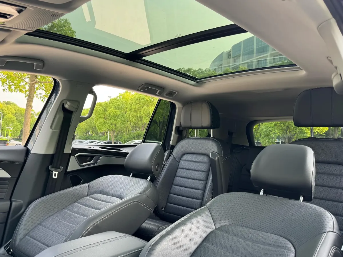 2023 Volkswagen Talagon 2.0T 220HP L4 7DCT,autocango,china used car exporter,china ev exporter,chinese used car exporter,chinese used ev exporter