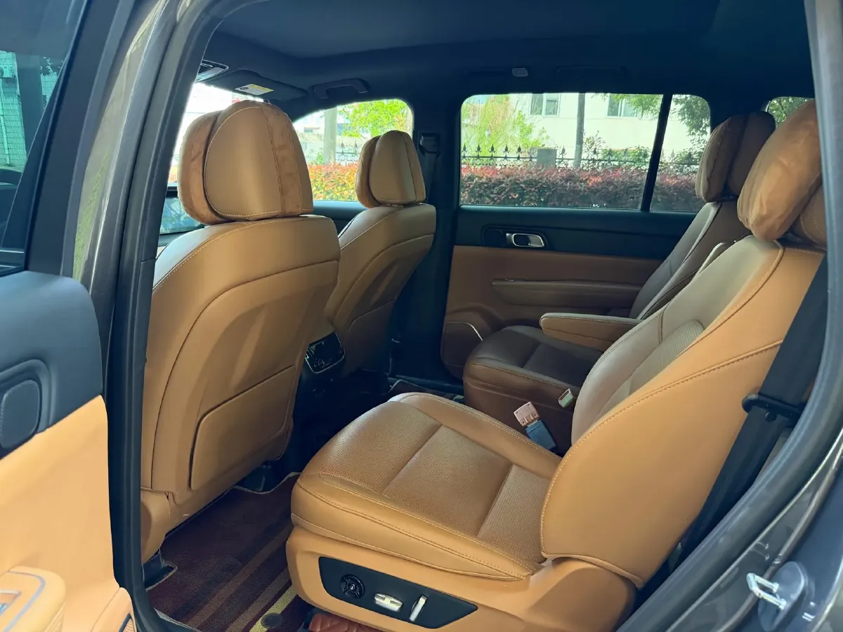 2021 Li ONE Range Extended 131HP REEV 40.5KWH,autocango,china used car exporter,china ev exporter,chinese used car exporter,chinese used ev exporter