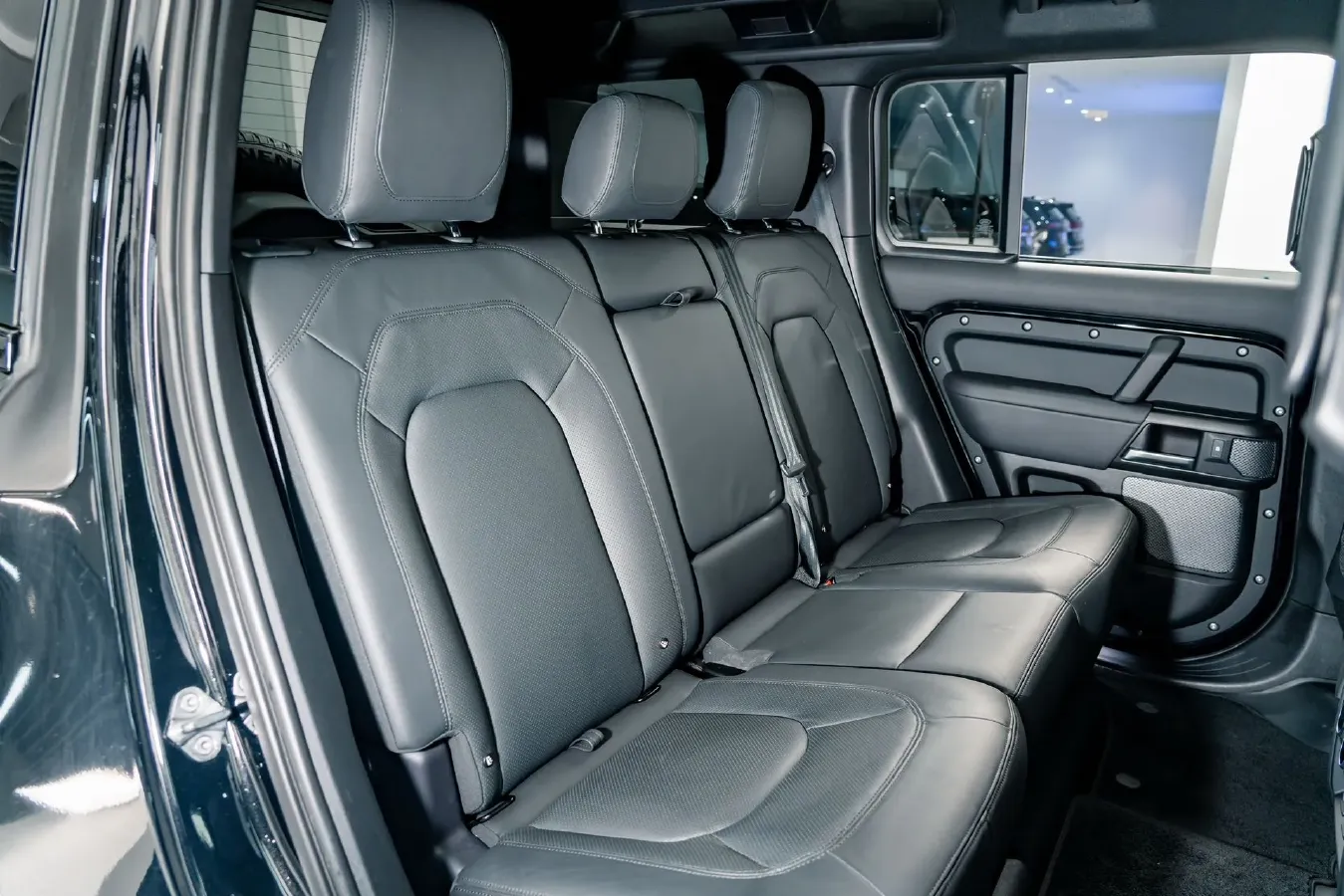 2023 Land Rover Defender 5.0T 525HP V8 8AT,autocango,china used car exporter,china ev exporter,chinese used car exporter,chinese used ev exporter