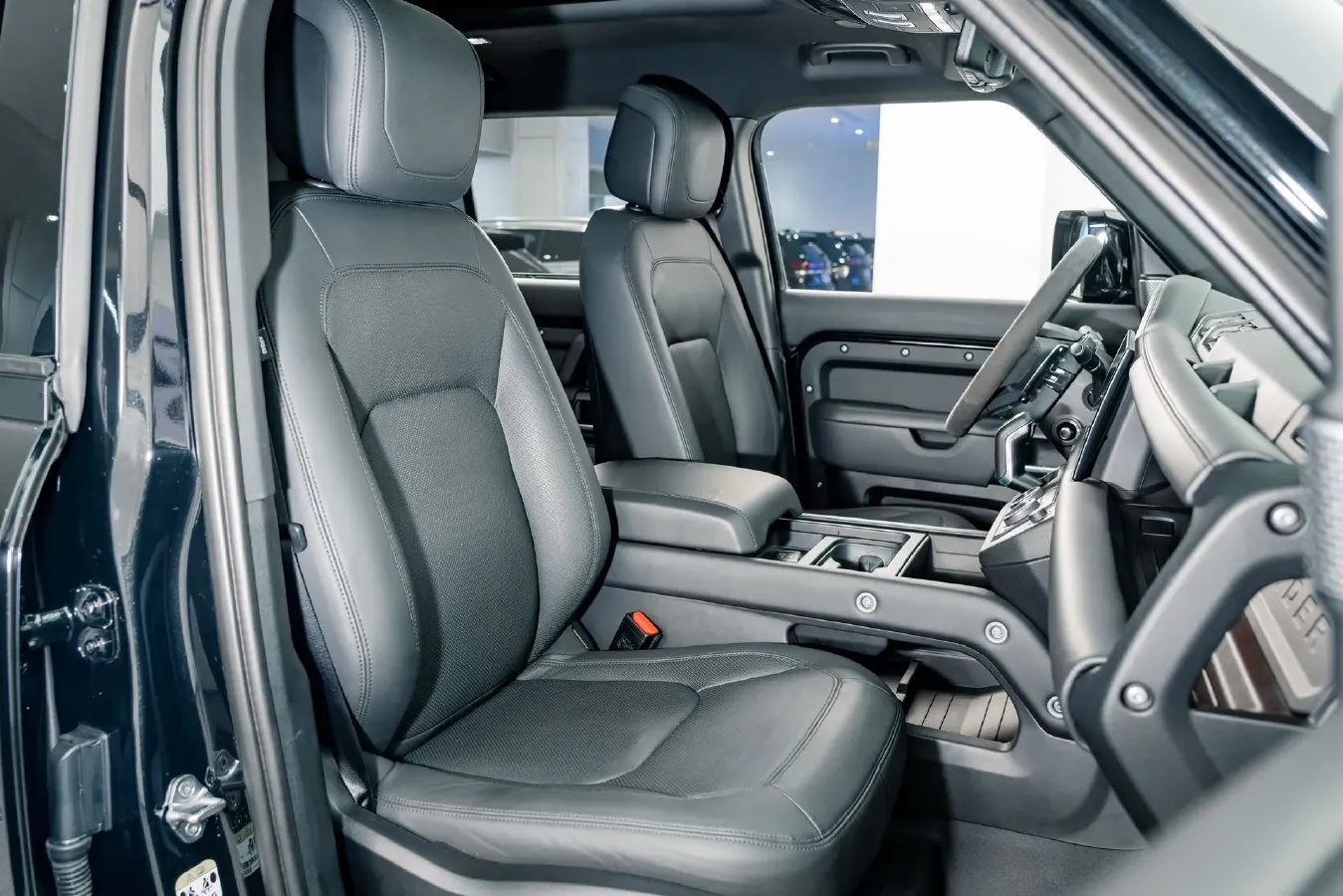2023 Land Rover Defender 5.0T 525HP V8 8AT,autocango,china used car exporter,china ev exporter,chinese used car exporter,chinese used ev exporter