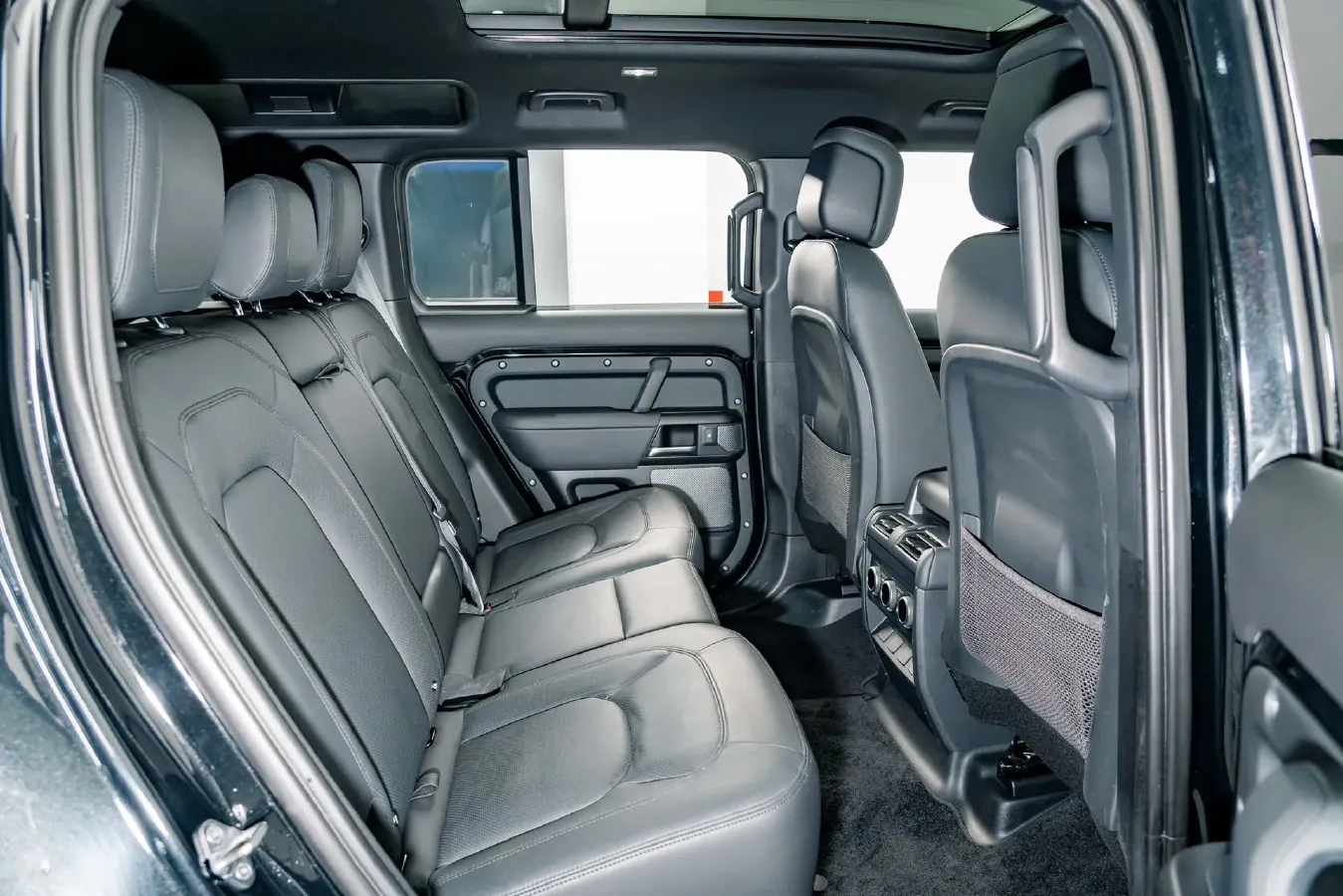 2023 Land Rover Defender 5.0T 525HP V8 8AT,autocango,china used car exporter,china ev exporter,chinese used car exporter,chinese used ev exporter