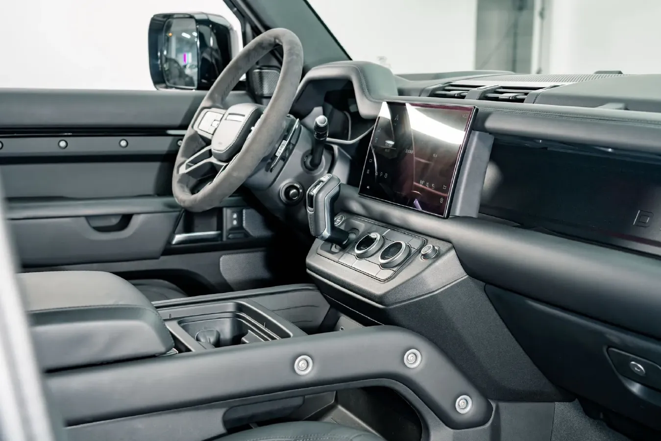 2023 Land Rover Defender 5.0T 525HP V8 8AT,autocango,china used car exporter,china ev exporter,chinese used car exporter,chinese used ev exporter
