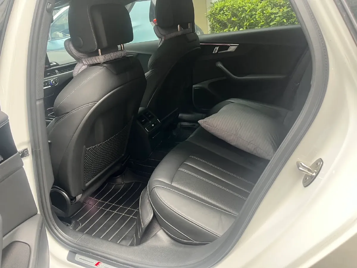 2024 Audi A4L 2.0T 190HP L4 7DCT,autocango,china used car exporter,china ev exporter,chinese used car exporter,chinese used ev exporter