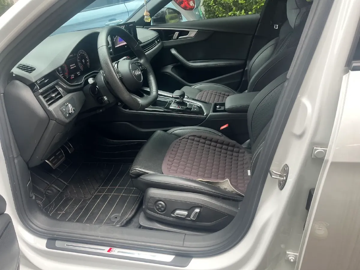 2024 Audi A4L 2.0T 190HP L4 7DCT,autocango,china used car exporter,china ev exporter,chinese used car exporter,chinese used ev exporter