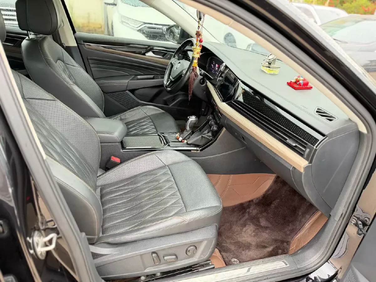 2019 Volvo V40 1.5T 152HP L4 6AT,autocango,china used car exporter,china ev exporter,chinese used car exporter,chinese used ev exporter