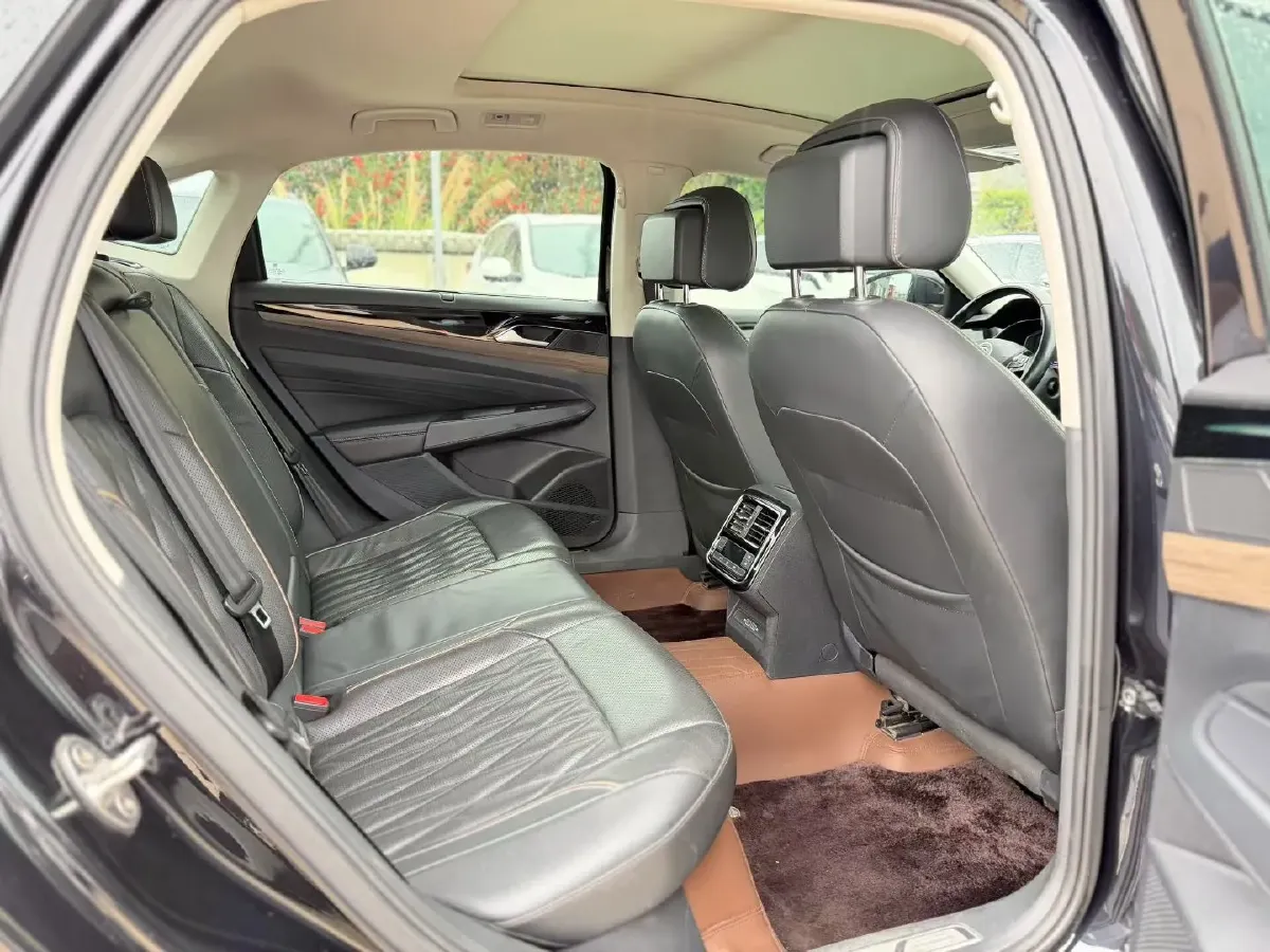 2019 Volvo V40 1.5T 152HP L4 6AT,autocango,china used car exporter,china ev exporter,chinese used car exporter,chinese used ev exporter