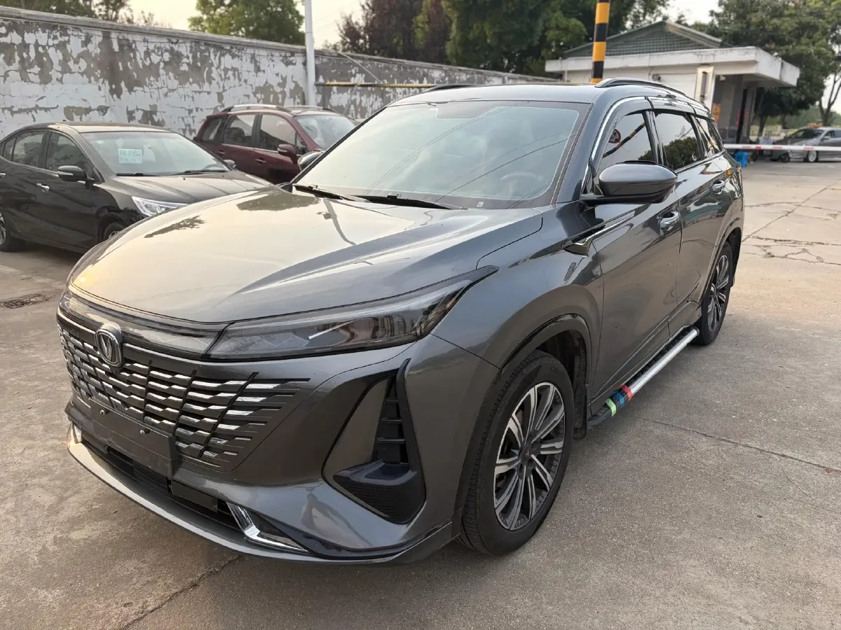 2023 ChangAn CS75 Plus 1.5T 188HP L4 8AT,autocango,china used car exporter,china ev exporter,chinese used car exporter,chinese used ev exporter