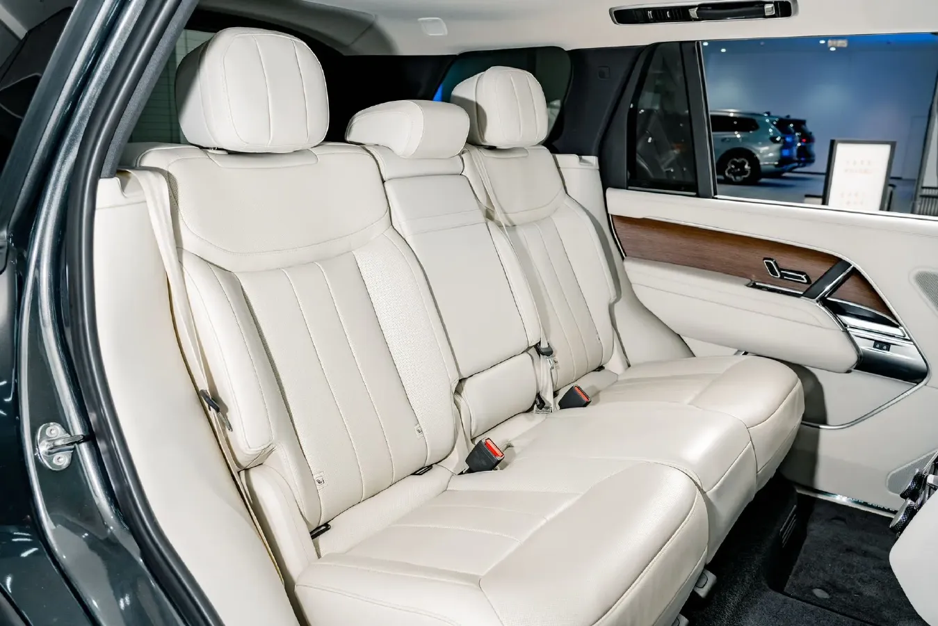 2024 Land Rover Range Rover 3.0T 400HP L6 8AT,autocango,china used car exporter,china ev exporter,chinese used car exporter,chinese used ev exporter