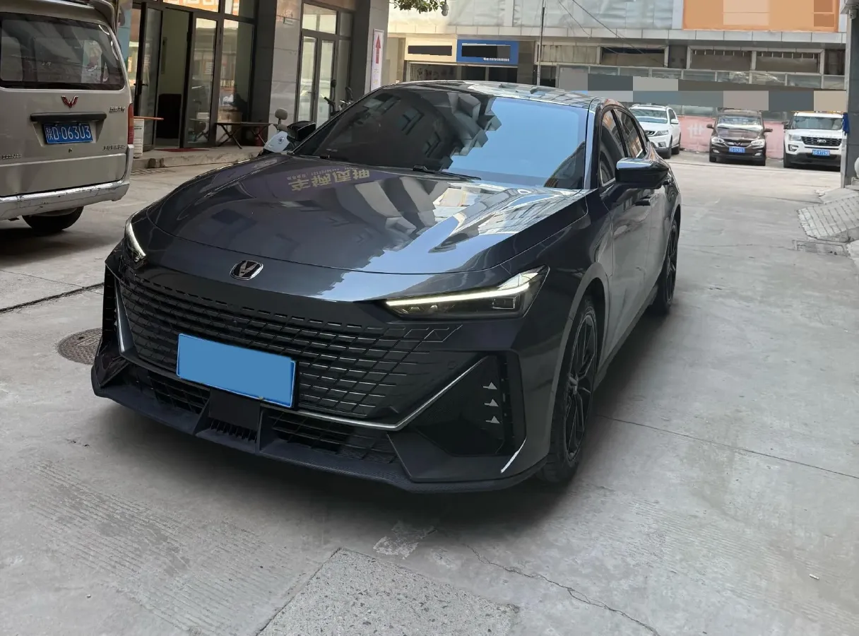 2023 ChangAn UNI-V 1.5T 188HP L4 7DCT,autocango,china used car exporter,china ev exporter,chinese used car exporter,chinese used ev exporter