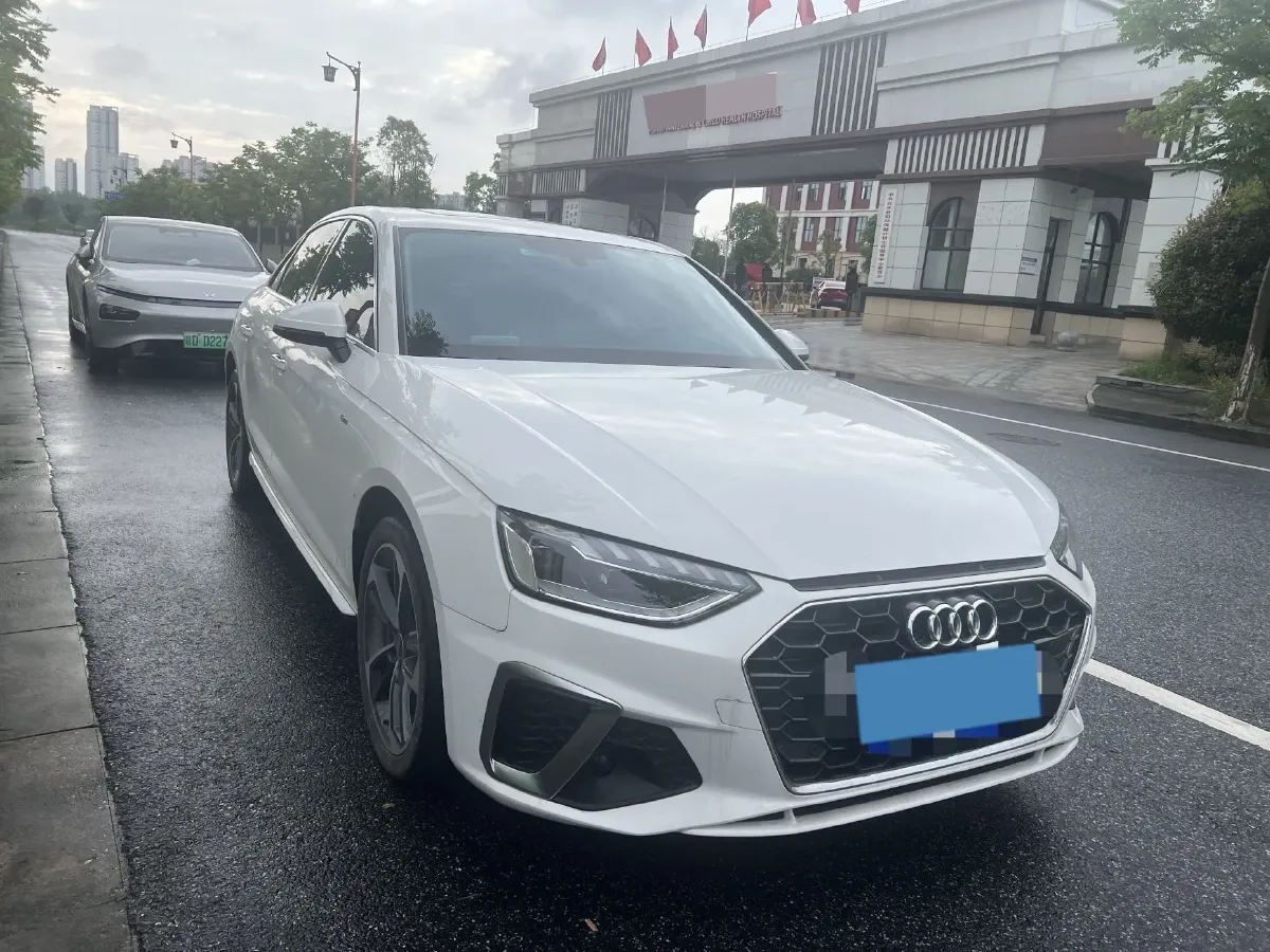 2022 Audi A4L 2.0T 190HP L4 7DCT,autocango,china used car exporter,china ev exporter,chinese used car exporter,chinese used ev exporter