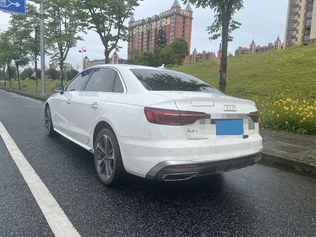 2022 Audi A4L 2.0T 190HP L4 7DCT,autocango,china used car exporter,china ev exporter,chinese used car exporter,chinese used ev exporter