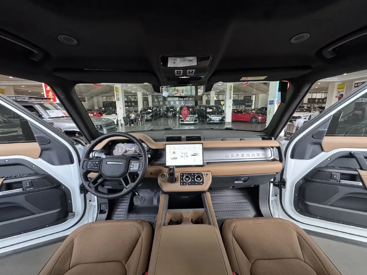 2025 Land Rover Defender 3.0T 400HP L6 8AT,autocango,china used car exporter,china ev exporter,chinese used car exporter,chinese used ev exporter