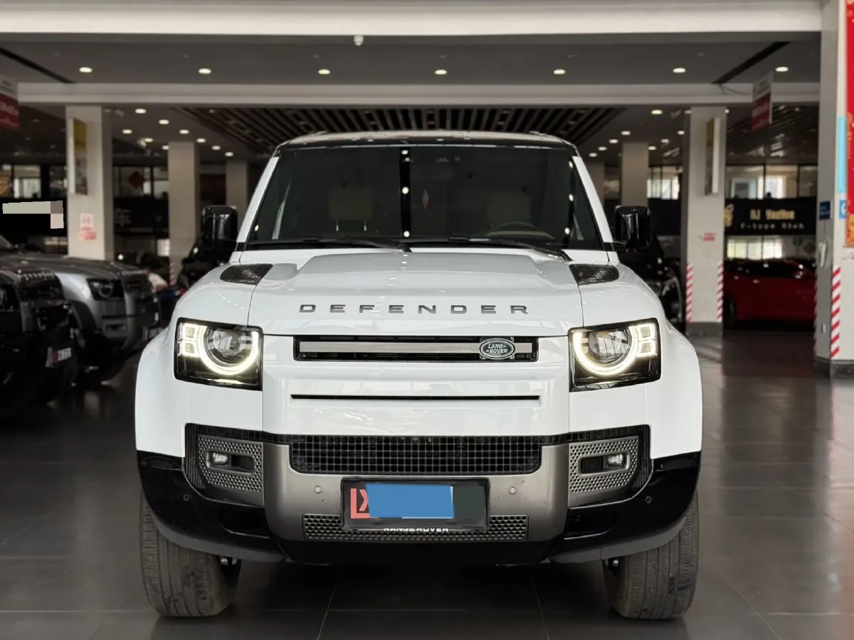 2025 Land Rover Defender 3.0T 400HP L6 8AT,autocango,china used car exporter,china ev exporter,chinese used car exporter,chinese used ev exporter