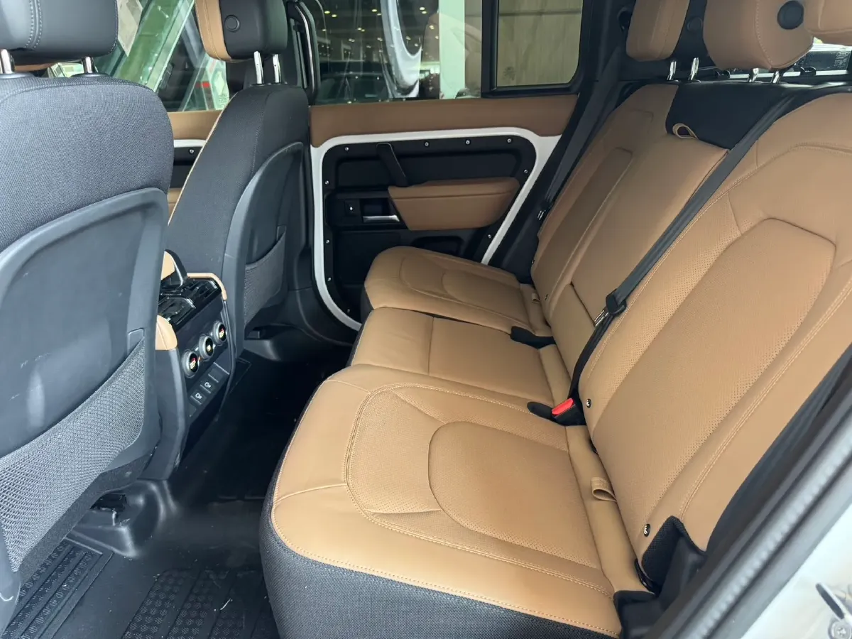 2025 Land Rover Defender 3.0T 400HP L6 8AT,autocango,china used car exporter,china ev exporter,chinese used car exporter,chinese used ev exporter