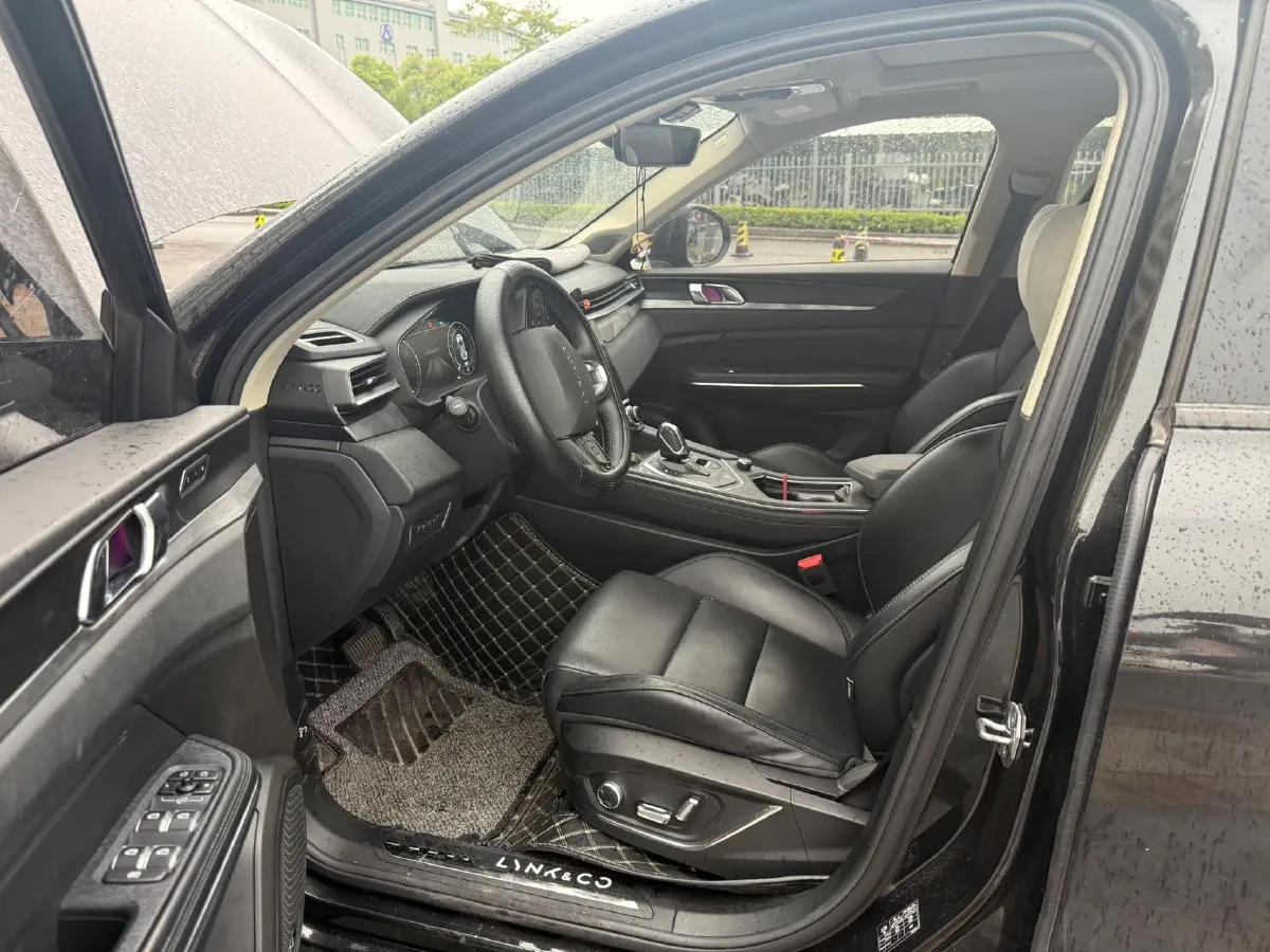 2021 LYNK&CO 01 2.0T 218HP L4 8AT,autocango,china used car exporter,china ev exporter,chinese used car exporter,chinese used ev exporter