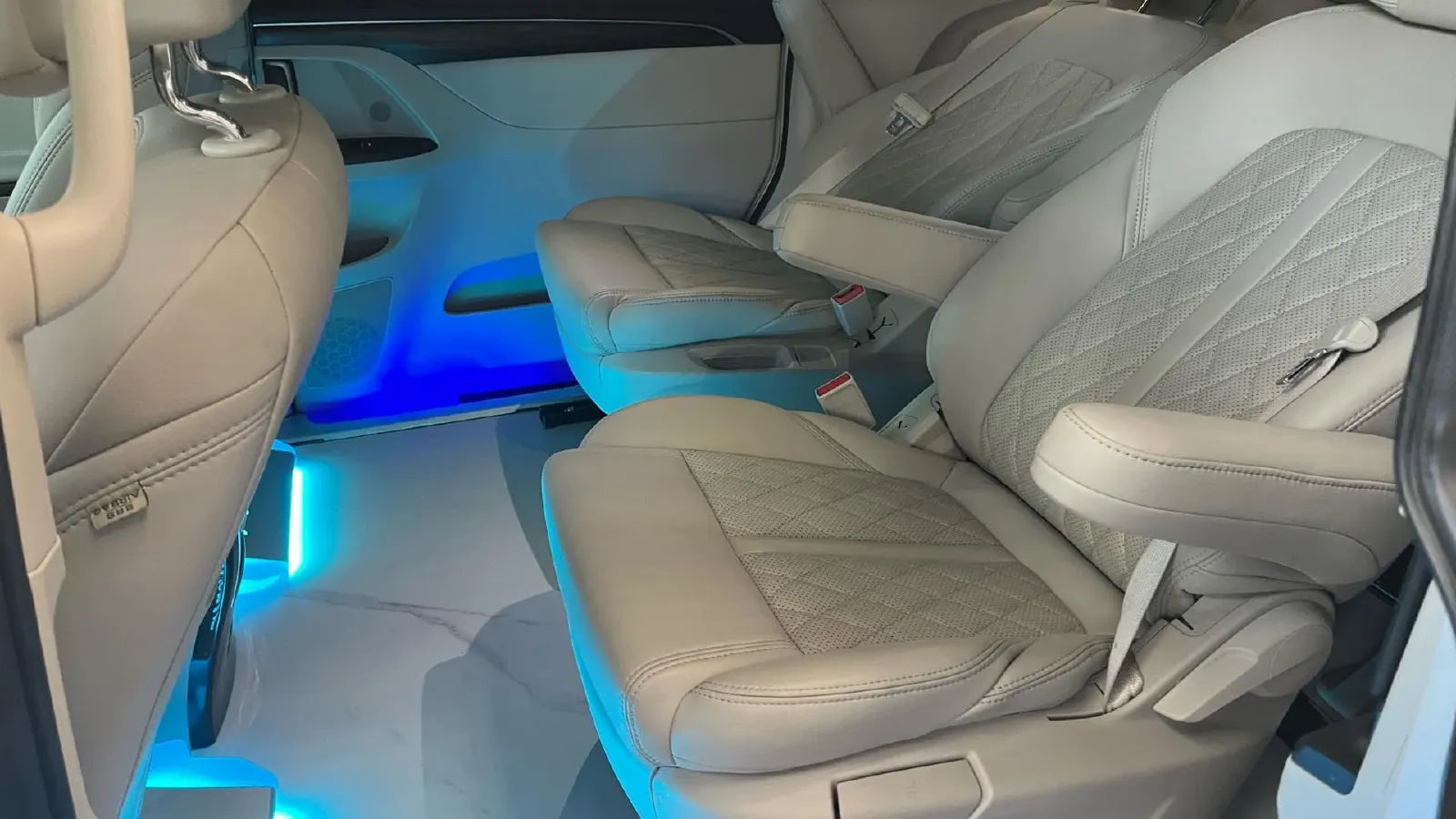 2021 Buick GL8 2.0T 237HP L4 9AT,autocango,china used car exporter,china ev exporter,chinese used car exporter,chinese used ev exporter