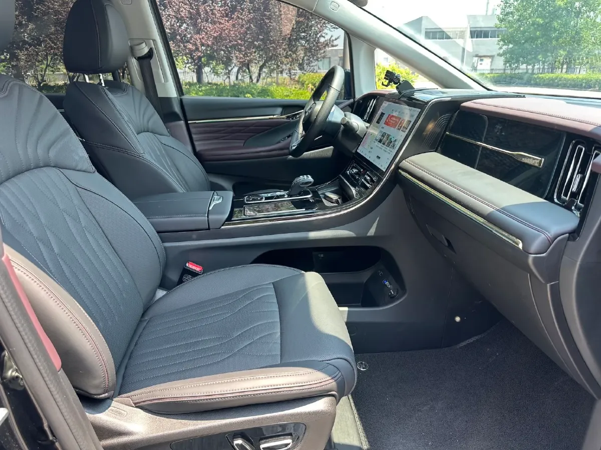 2024 GAC Trumpchi M8 2.0T 190HP L4 2DHT Hybrid,autocango,china used car exporter,china ev exporter,chinese used car exporter,chinese used ev exporter
