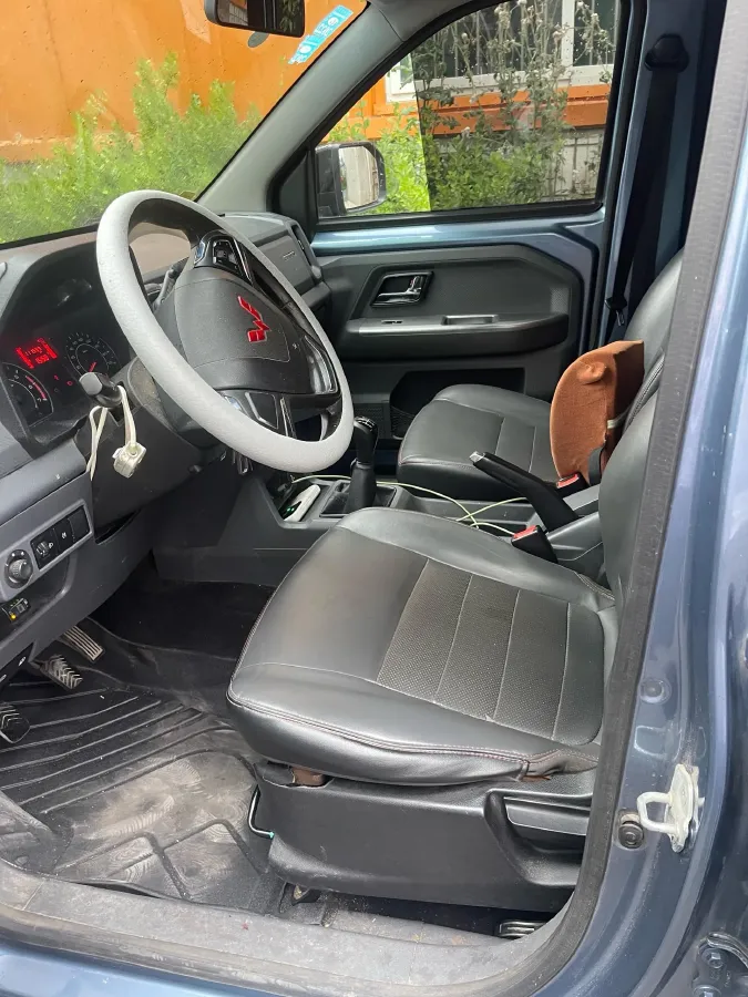 2021 WuLing ZhentTu 1.5L 99HP L4 5MT,autocango,china used car exporter,china ev exporter,chinese used car exporter,chinese used ev exporter