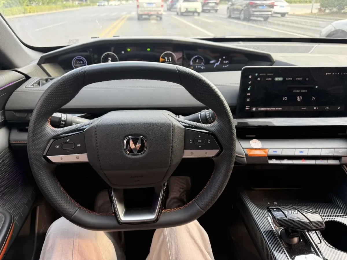 2023 ChangAn UNI-V 1.5T 188HP L4 7DCT,autocango,china used car exporter,china ev exporter,chinese used car exporter,chinese used ev exporter