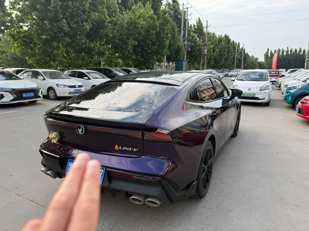 2023 ChangAn UNI-V 1.5T 188HP L4 7DCT,autocango,china used car exporter,china ev exporter,chinese used car exporter,chinese used ev exporter