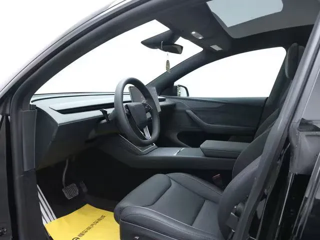 2025 Tesla Model Y L BEV,autocango,china used car exporter,china ev exporter,chinese used car exporter,chinese used ev exporter