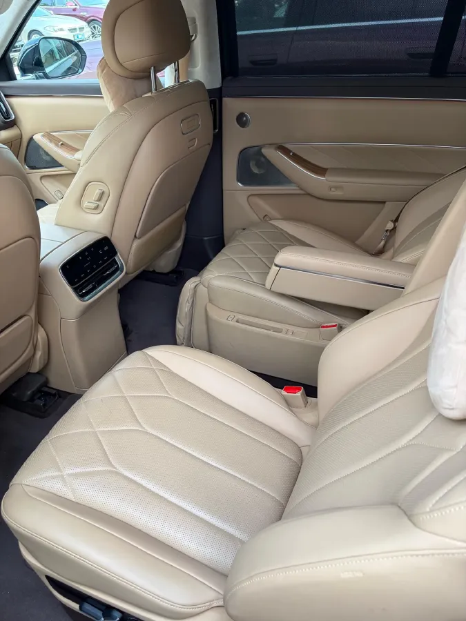 2025 AITO AITO M8 REEV 160HP REEV 53.4KWH,autocango,china used car exporter,china ev exporter,chinese used car exporter,chinese used ev exporter