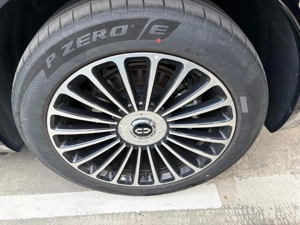 2025 AITO AITO M8 REEV 160HP REEV 53.4KWH,autocango,china used car exporter,china ev exporter,chinese used car exporter,chinese used ev exporter
