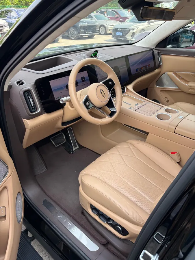 2025 AITO AITO M8 REEV 160HP REEV 53.4KWH,autocango,china used car exporter,china ev exporter,chinese used car exporter,chinese used ev exporter