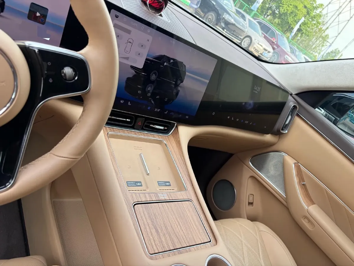2025 AITO AITO M8 REEV 160HP REEV 53.4KWH,autocango,china used car exporter,china ev exporter,chinese used car exporter,chinese used ev exporter