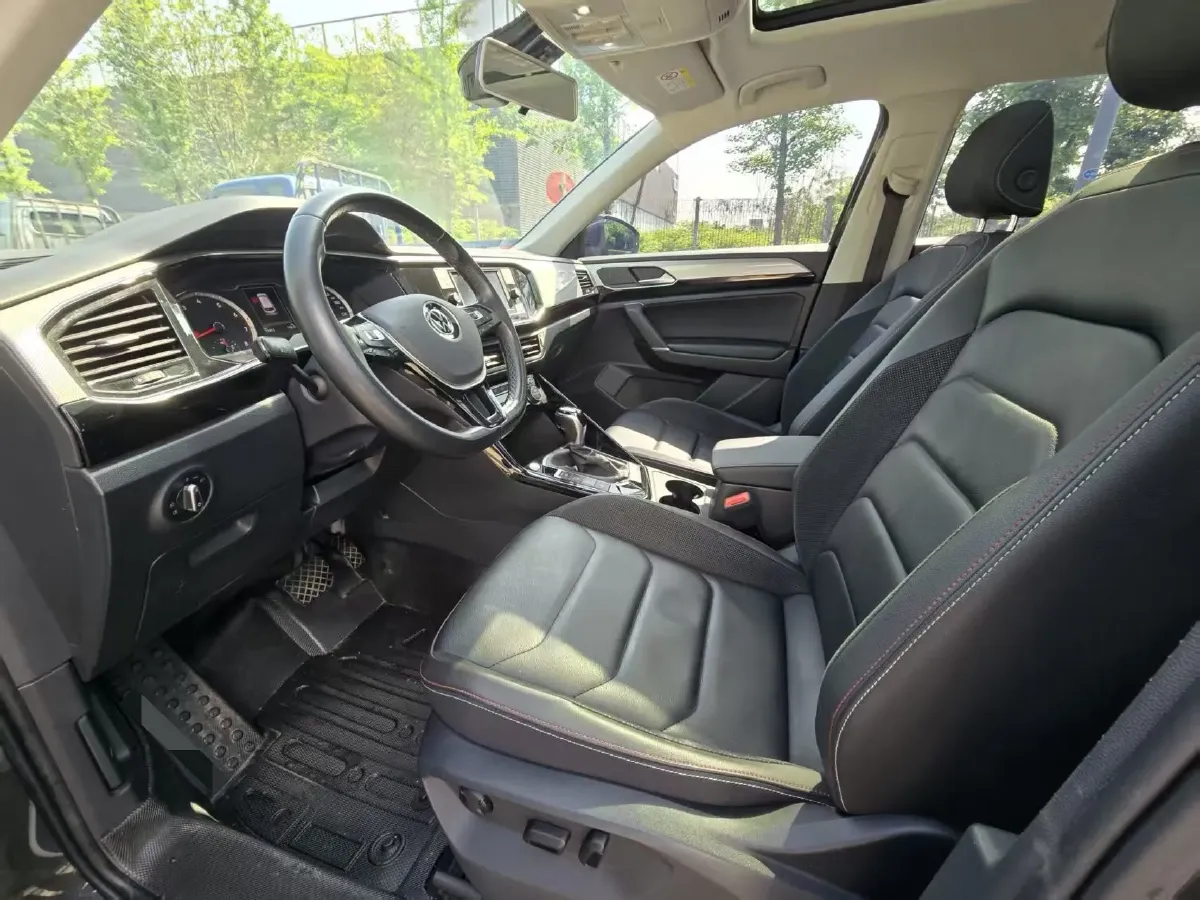 2019 Jeep Cherokee 2.0T 234HP L4 9AT,autocango,china used car exporter,china ev exporter,chinese used car exporter,chinese used ev exporter