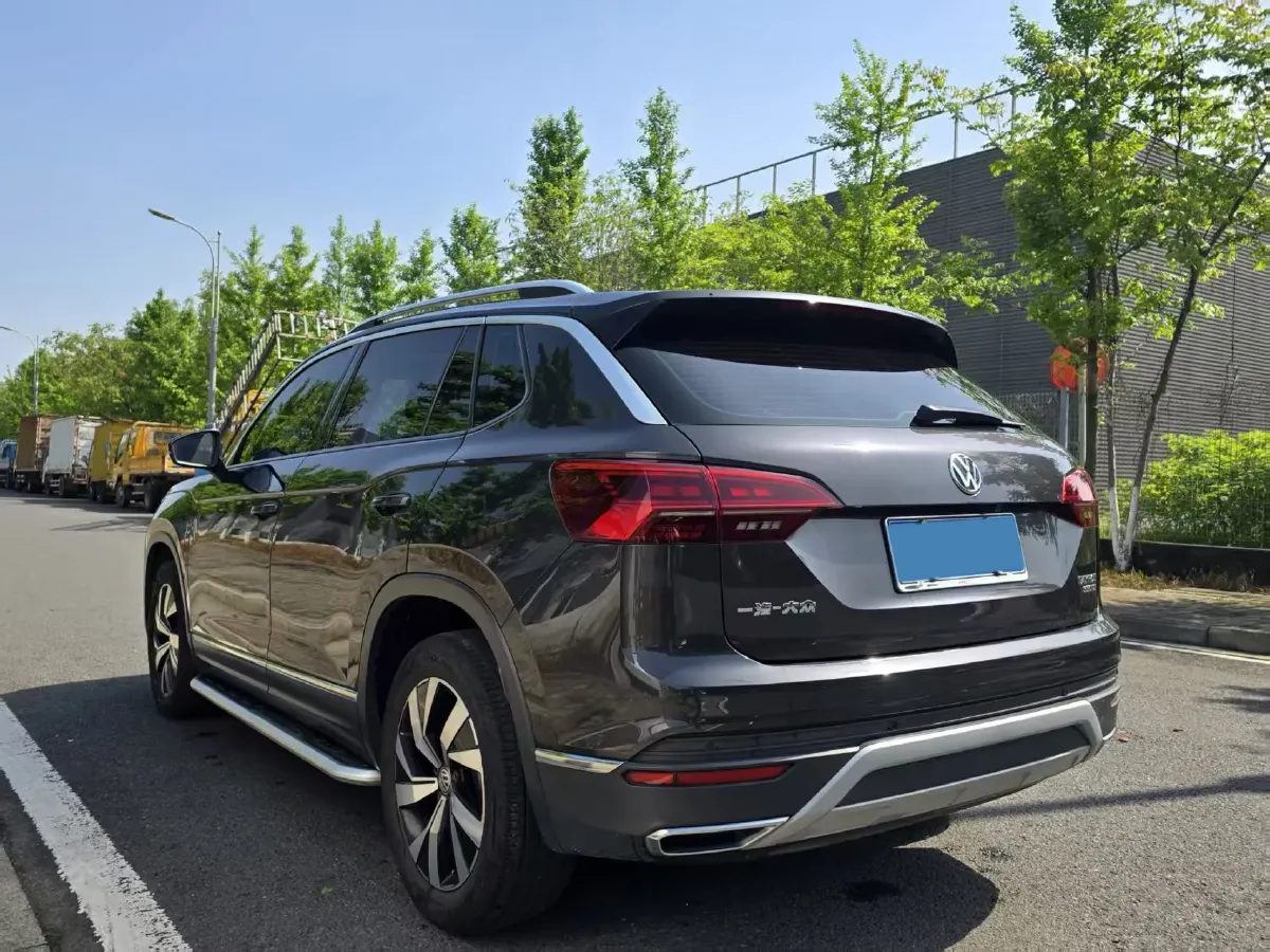 2019 Jeep Cherokee 2.0T 234HP L4 9AT,autocango,china used car exporter,china ev exporter,chinese used car exporter,chinese used ev exporter