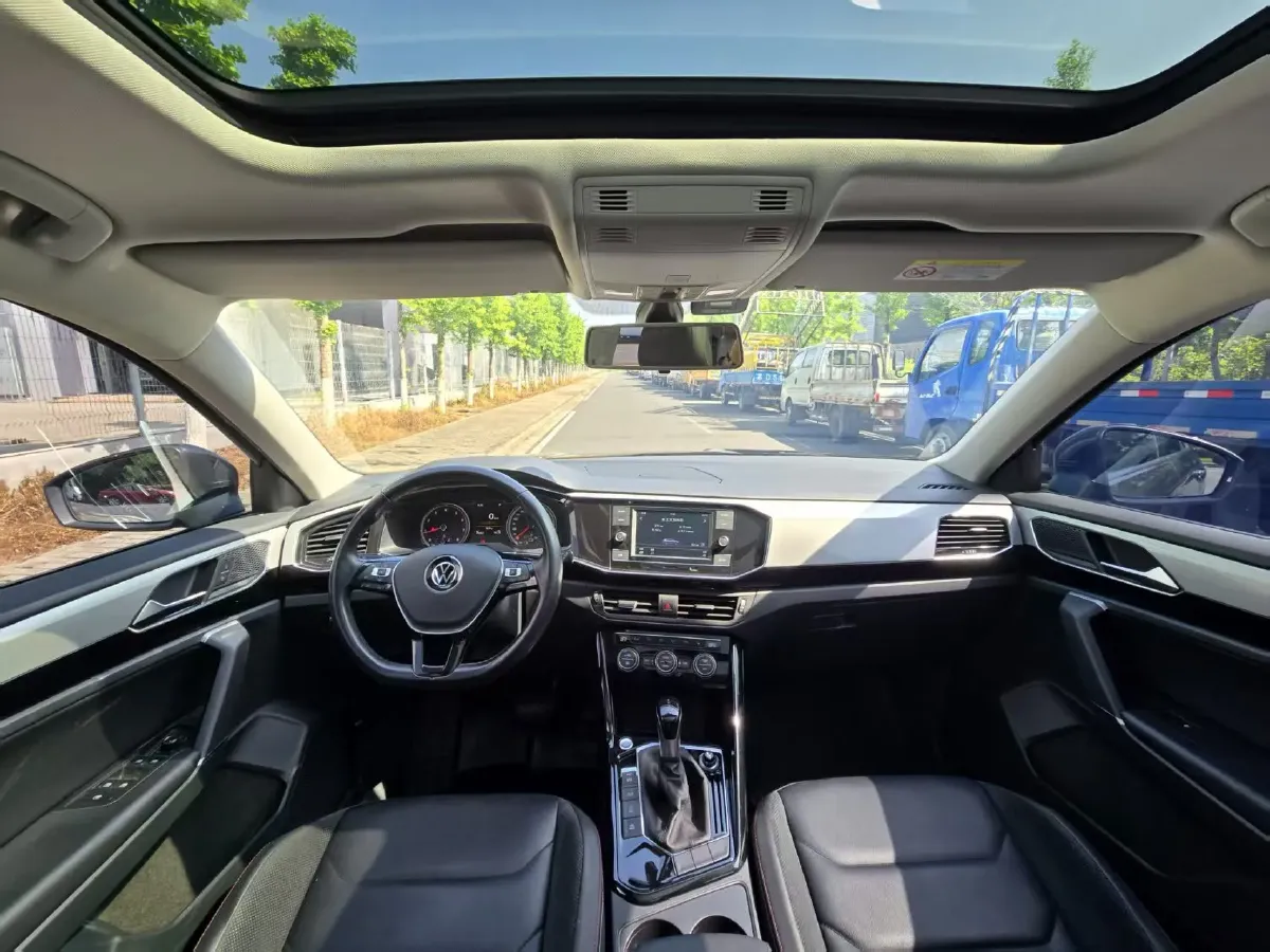 2019 Jeep Cherokee 2.0T 234HP L4 9AT,autocango,china used car exporter,china ev exporter,chinese used car exporter,chinese used ev exporter