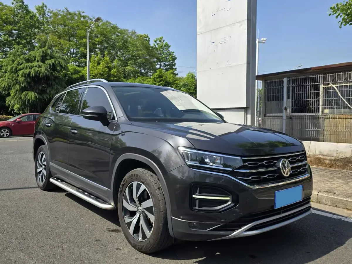 2019 Jeep Cherokee 2.0T 234HP L4 9AT,autocango,china used car exporter,china ev exporter,chinese used car exporter,chinese used ev exporter