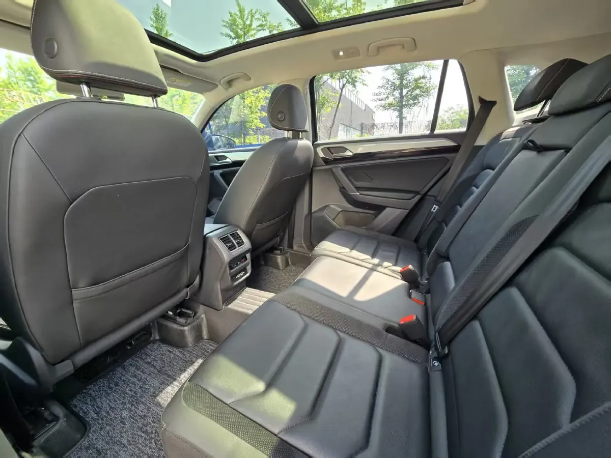 2019 Jeep Cherokee 2.0T 234HP L4 9AT,autocango,china used car exporter,china ev exporter,chinese used car exporter,chinese used ev exporter