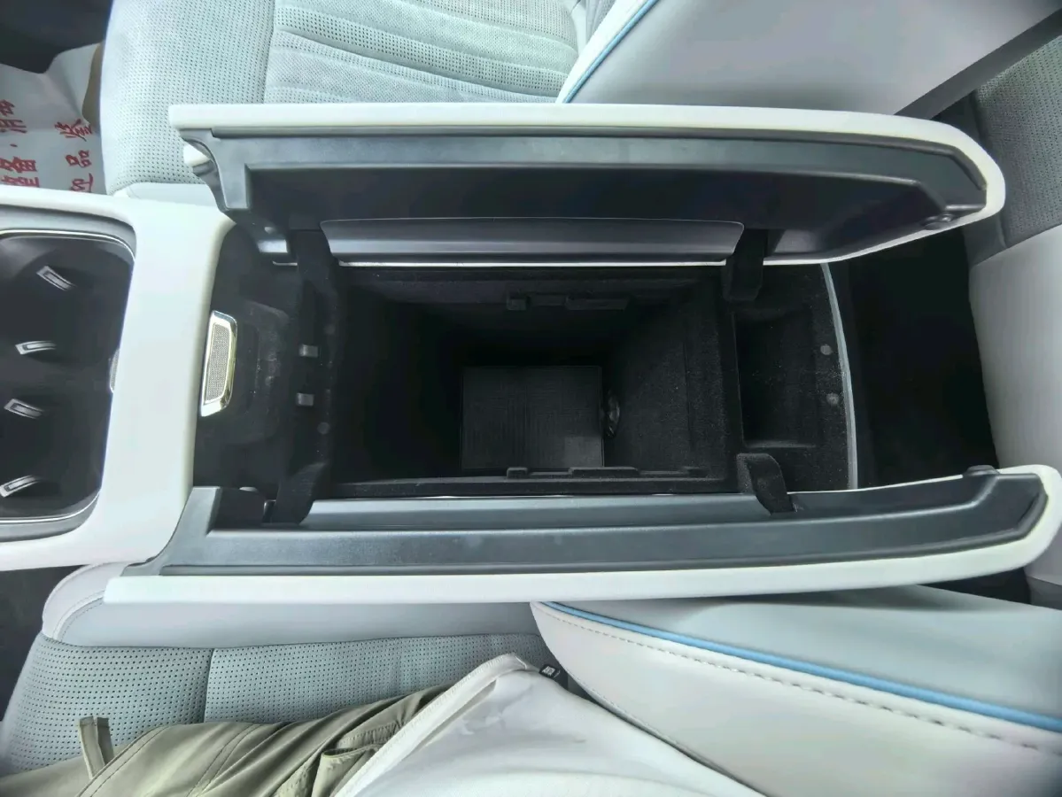 2024 Voyah ZhiYin BEV 79KWH,autocango,china used car exporter,china ev exporter,chinese used car exporter,chinese used ev exporter