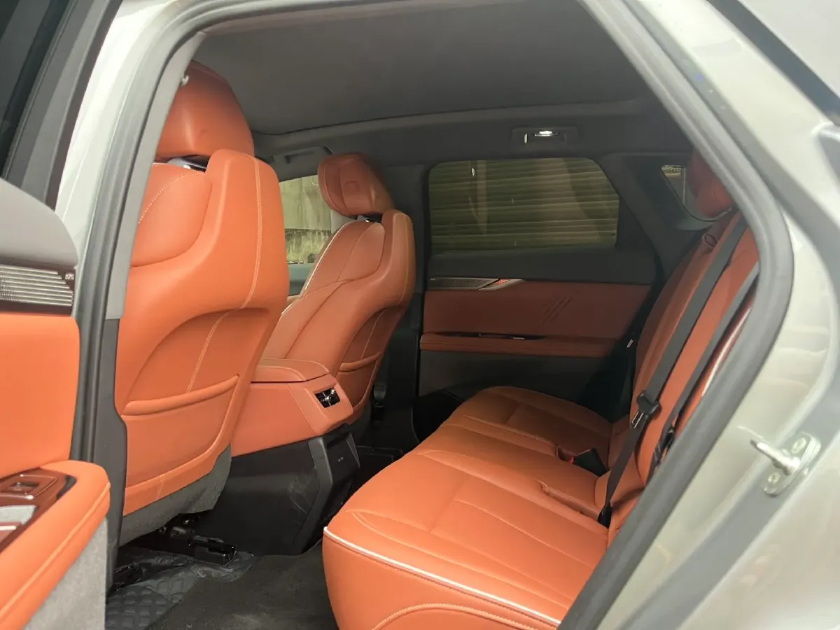 2024 Cadillac OPTIQ BEV 79.7KWH,autocango,china used car exporter,china ev exporter,chinese used car exporter,chinese used ev exporter