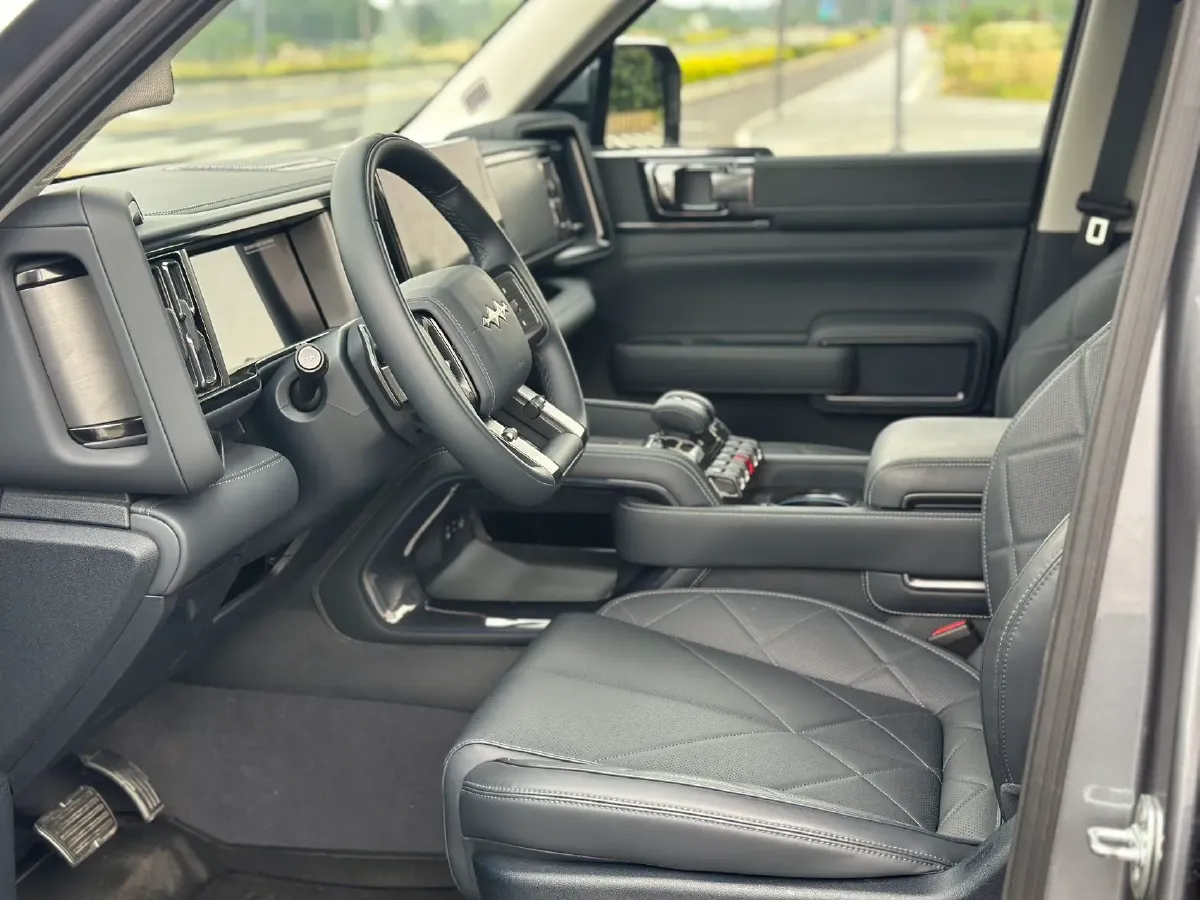 2025 FangChengBao Bao 5 1.5T 194HP L4 E-CVT PHEV 31.8KWH,autocango,china used car exporter,china ev exporter,chinese used car exporter,chinese used ev exporter