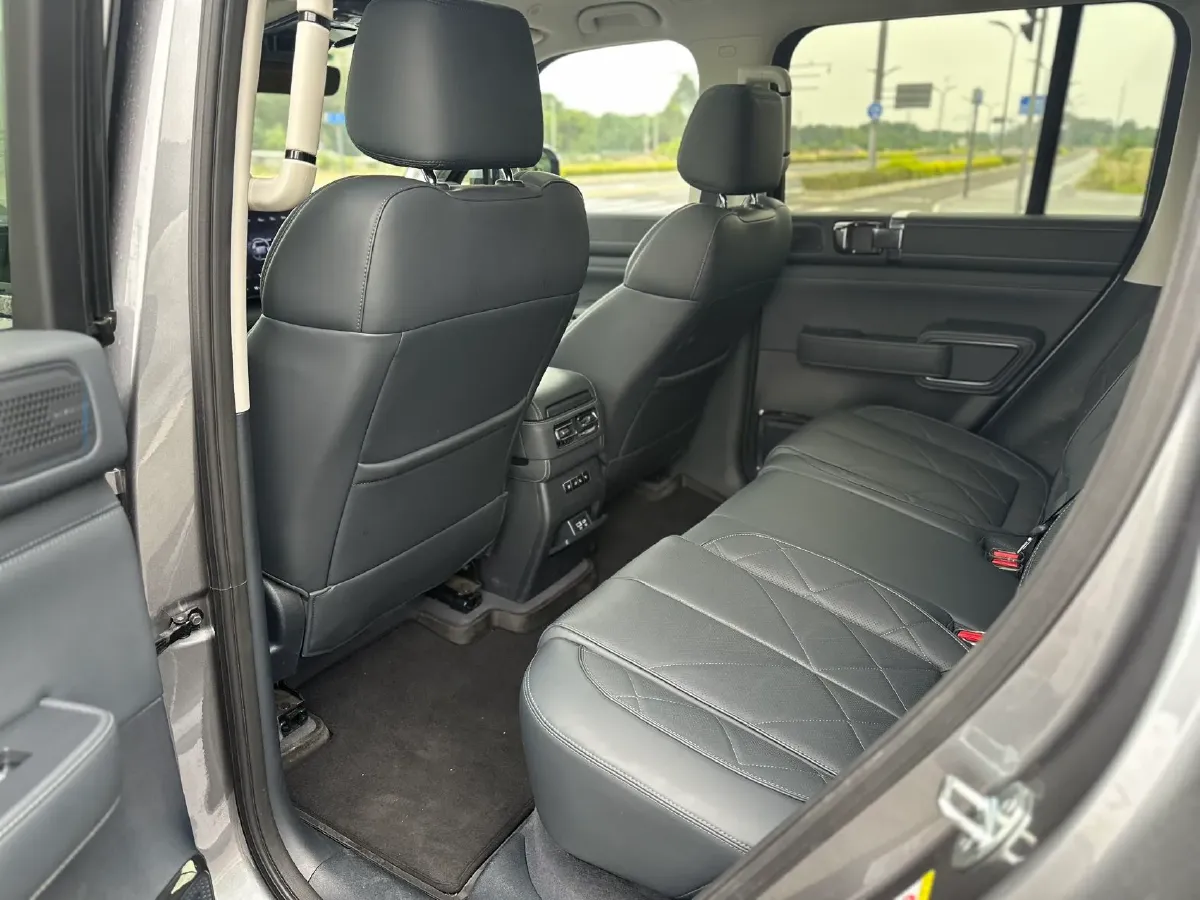 2025 FangChengBao Bao 5 1.5T 194HP L4 E-CVT PHEV 31.8KWH,autocango,china used car exporter,china ev exporter,chinese used car exporter,chinese used ev exporter