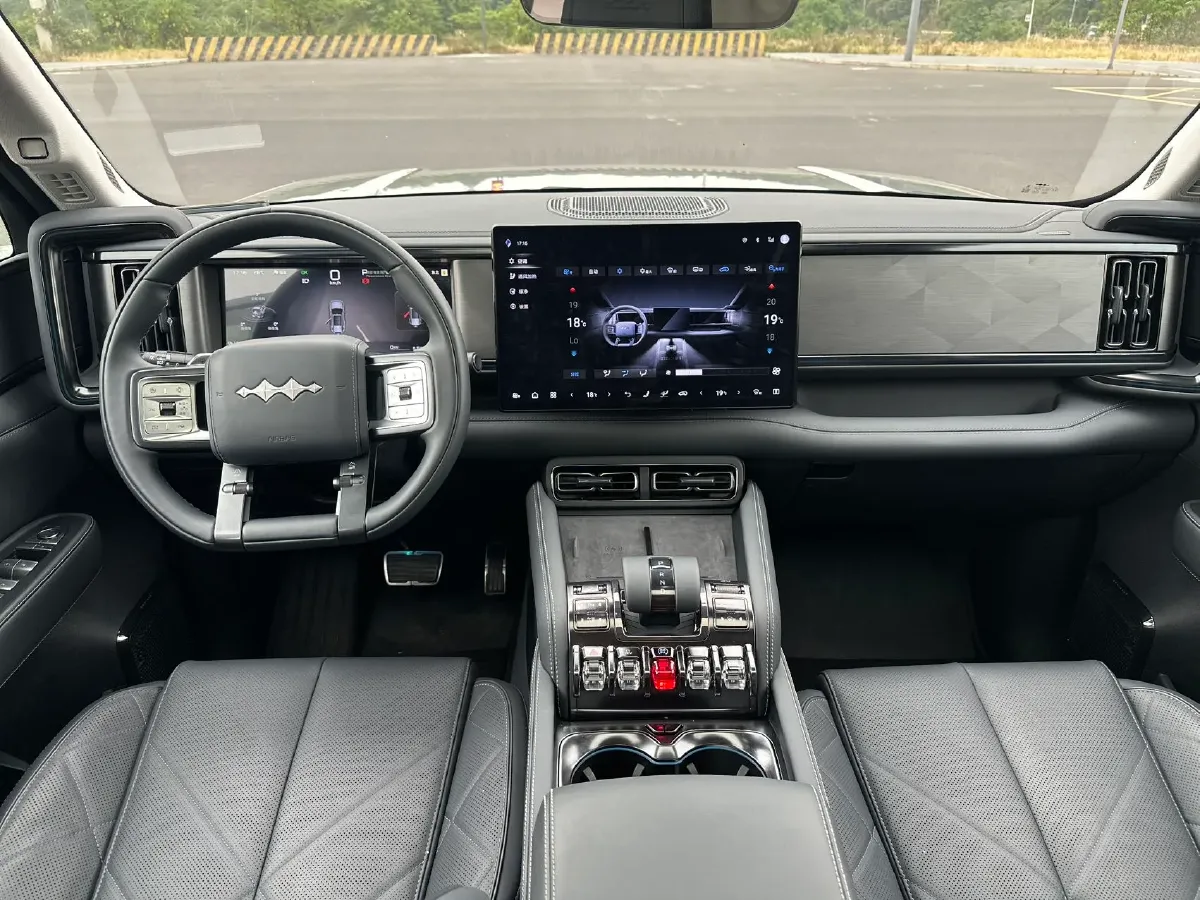 2025 FangChengBao Bao 5 1.5T 194HP L4 E-CVT PHEV 31.8KWH,autocango,china used car exporter,china ev exporter,chinese used car exporter,chinese used ev exporter