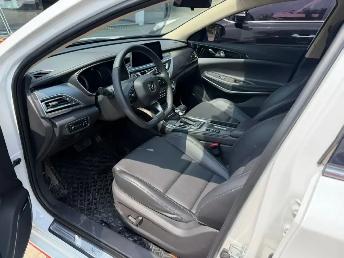 2021 ChangAn Raeton CC 1.5T 180HP L4 7DCT,autocango,china used car exporter,china ev exporter,chinese used car exporter,chinese used ev exporter