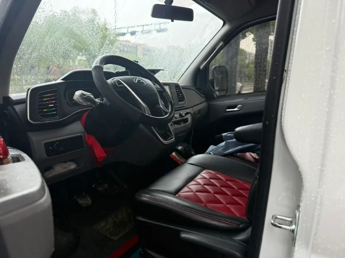2021 MAXUS XinTu V80 2.0T 127HP L4 6MT,autocango,china used car exporter,china ev exporter,chinese used car exporter,chinese used ev exporter
