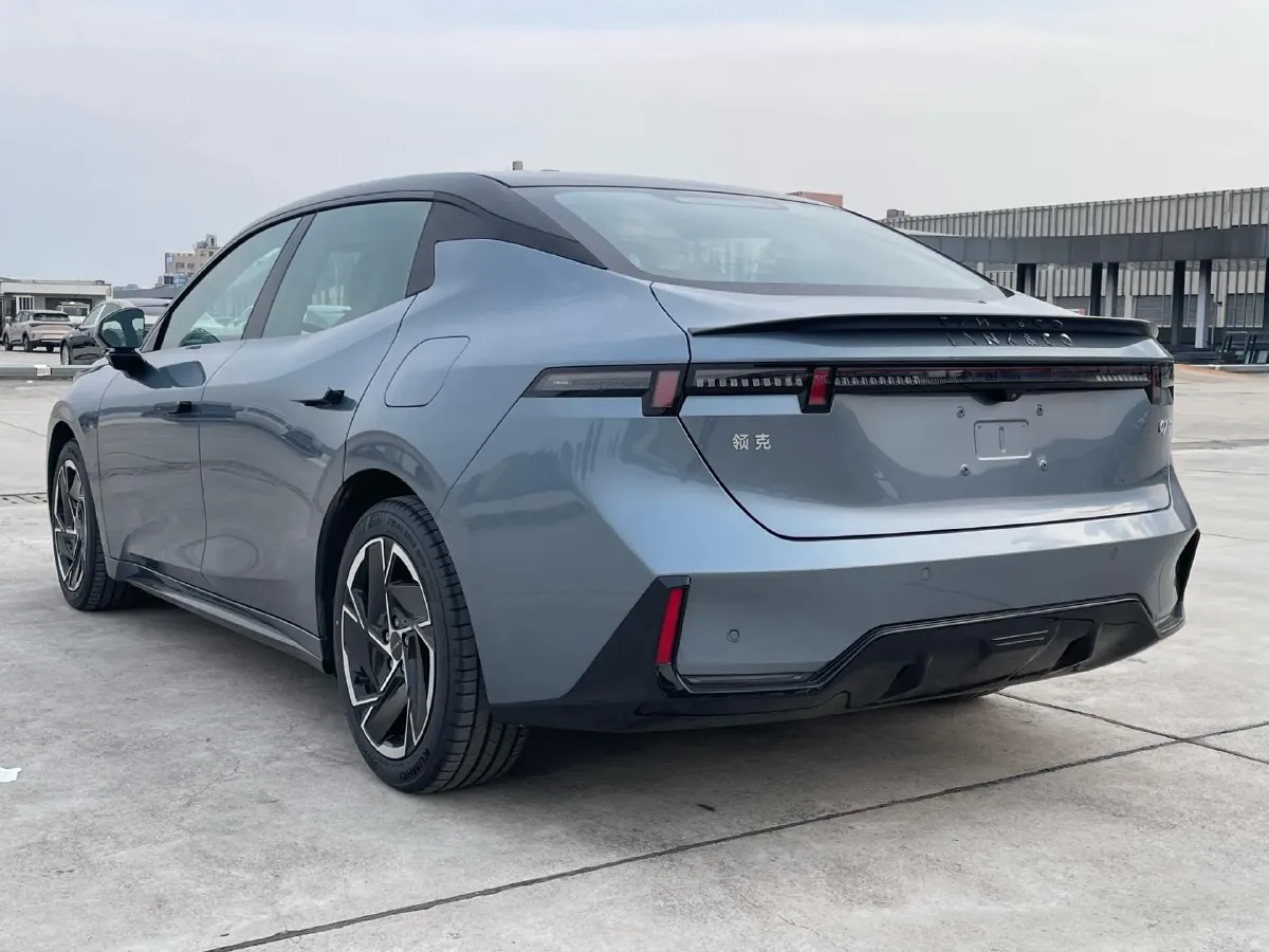 2024 LYNK&CO 07 EM-P 1.5T 163HP L4 3DHT PHEV 18.99KWH,autocango,china used car exporter,china ev exporter,chinese used car exporter,chinese used ev exporter