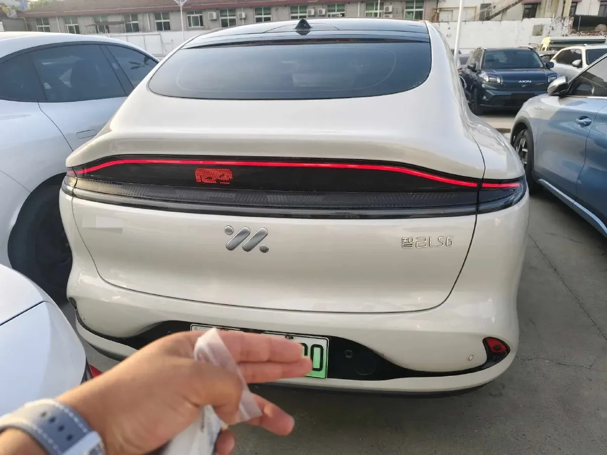 2025 IM LS6 BEV 75KWH,autocango,china used car exporter,china ev exporter,chinese used car exporter,chinese used ev exporter